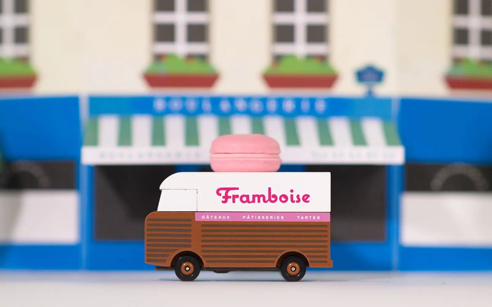 Framboise Macaron Van - Wooden Car - sigikid